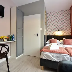  Apartment Candy Polen